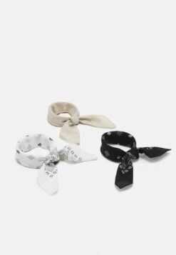 Pier One BANDANA UNISEX 3 PACK - Tuch - Black/white/beige 9 Pier One BANDANA UNISEX 3 PACK - Tuch - Black/white/beige -Pier One Store 07b97c3020c049de90779ce451692b29 1
