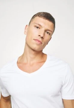 Pier One 2 PACK - T-Shirt Basic - White -Pier One Store 2464778c5d314b51b098f8e722d959b0