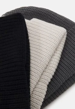 Pier One UNISEX 3 PACK - Mütze - Black/dark Grey/off-white/ 9 Pier One UNISEX 3 PACK - Mütze - Black/dark Grey/off-white/ -Pier One Store 2a1daa058c674c9dbb0074799d429f4b