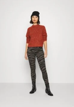 Pier One SHORT MICRO BEANIE UNISEX - Mütze - Black -Pier One Store 543d127d07134c2890a29c39eb75bc4a