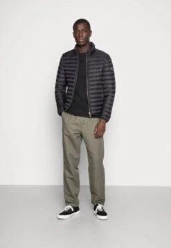 Pier One T-Shirt Basic - Black -Pier One Store 9541d4ec16e54b19a6b86e488dd20e0f 1