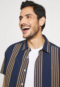 Pier One T-Shirt Basic - White/black/bordeaux -Pier One Store ad1e5f105df94e638daafdd57d29d49c