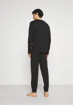 Pier One Nachtwäsche Set - Black 8 Pier One Nachtwäsche Set - Black -Pier One Store b9b8fb88b64649ea840444d93817e424