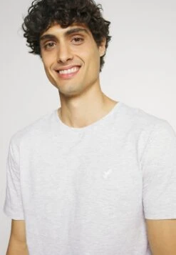 Pier One 5 PACK - T-Shirt Basic - Light Grey - 101_white - 001_green - 602 -Pier One Store bfc88b4fb0af436ea6df397e7b3e9a49