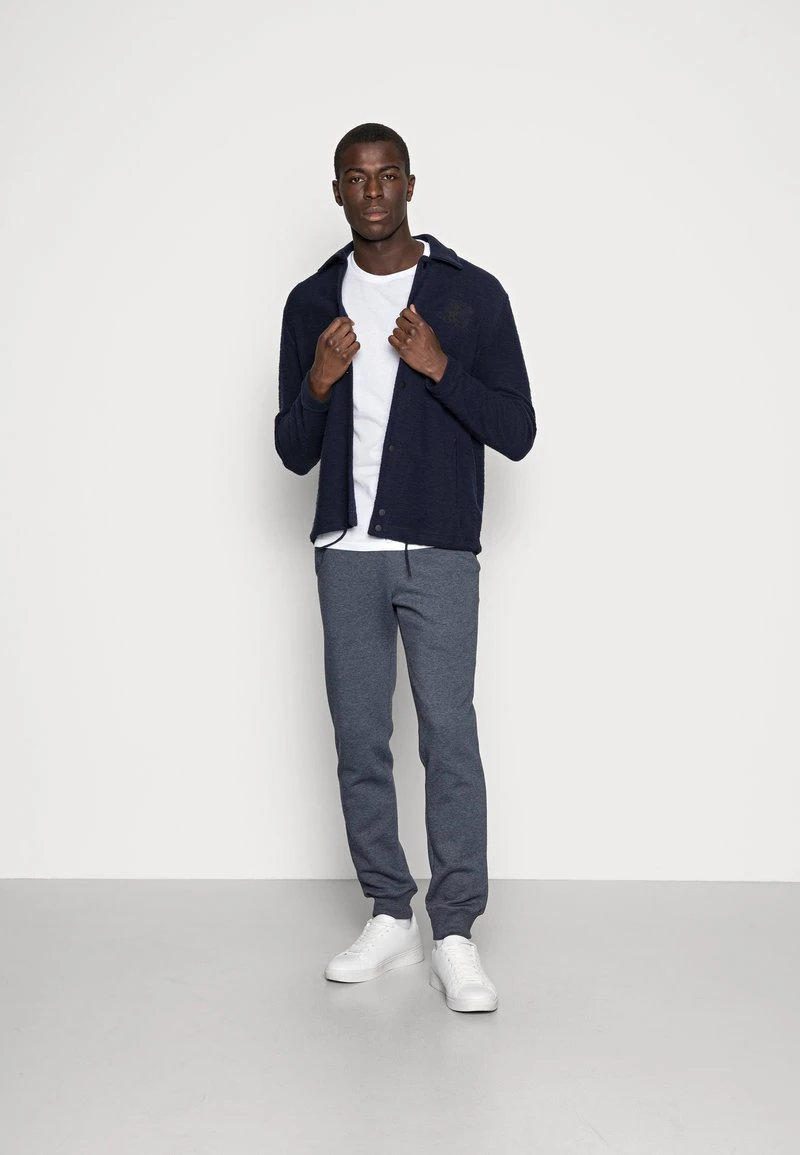 Pier One 3 PACK - T-Shirt Basic - White/black/light Grey 1 Pier One 3 PACK - T-Shirt Basic - White/black/light Grey