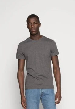 Pier One 3 PACK - T-Shirt Basic - Black/grey/green 10 Pier One 3 PACK - T-Shirt Basic - Black/grey/green -Pier One Store ee89d58fc61140e19ce307b0b3b5e4cf